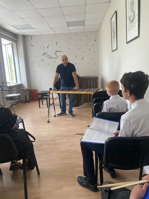 uzyXuEDzV8g